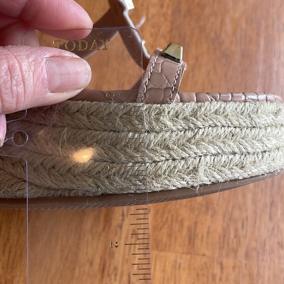 STEVEN New York Scoutt wedge espardille size 8. Nude with yellow gold hardware. - Picture 9 of 9